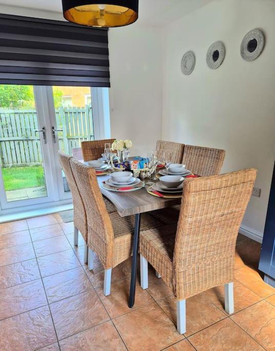 Home From Home 3 Bed,2 Bath House With Garden&Parking Near Centre&Tram Stop Sheffield Dış mekan fotoğraf